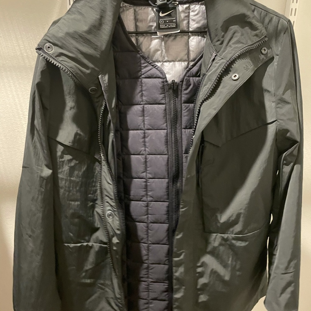 Nike 2 in 1 performance jacket. Black size small